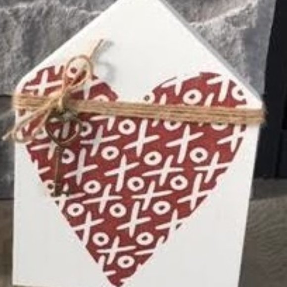 House cut out with heart with key Sign - Picture 1 of 1